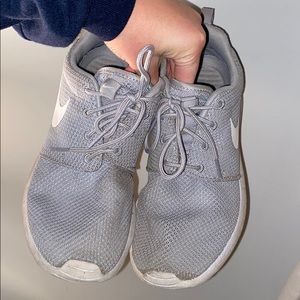 gray roshes